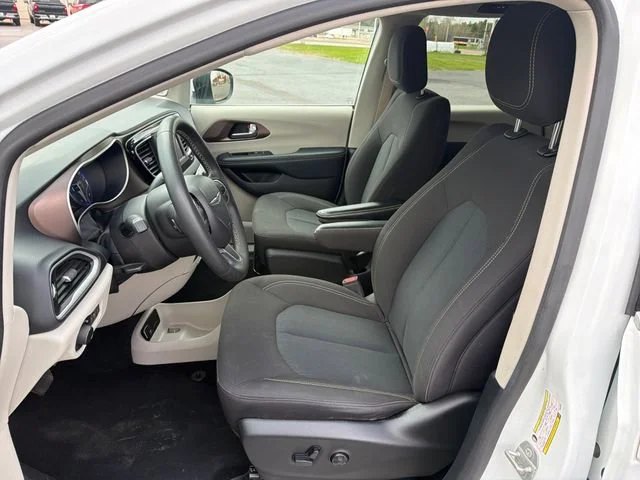 Used 2023 White Chrysler LX image 15