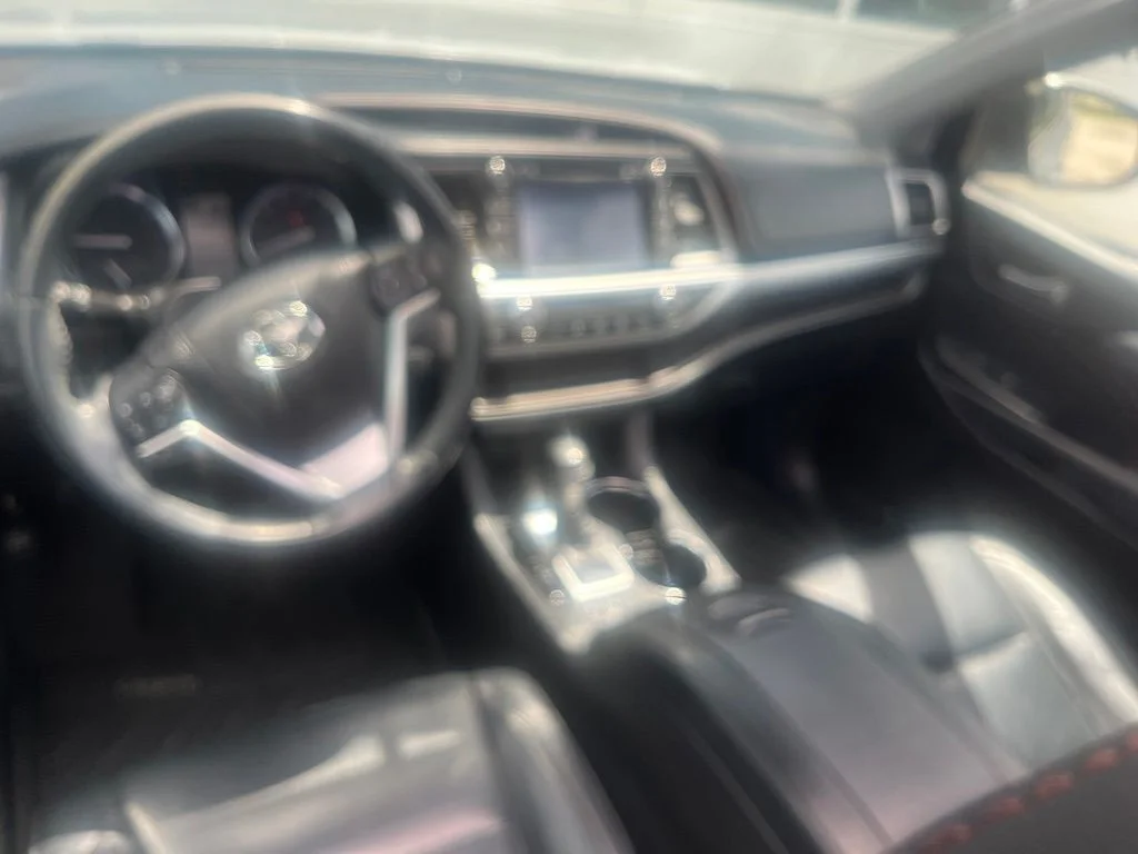 Used 2016 Silver Sky Metallic Toyota XLE V6 image 7