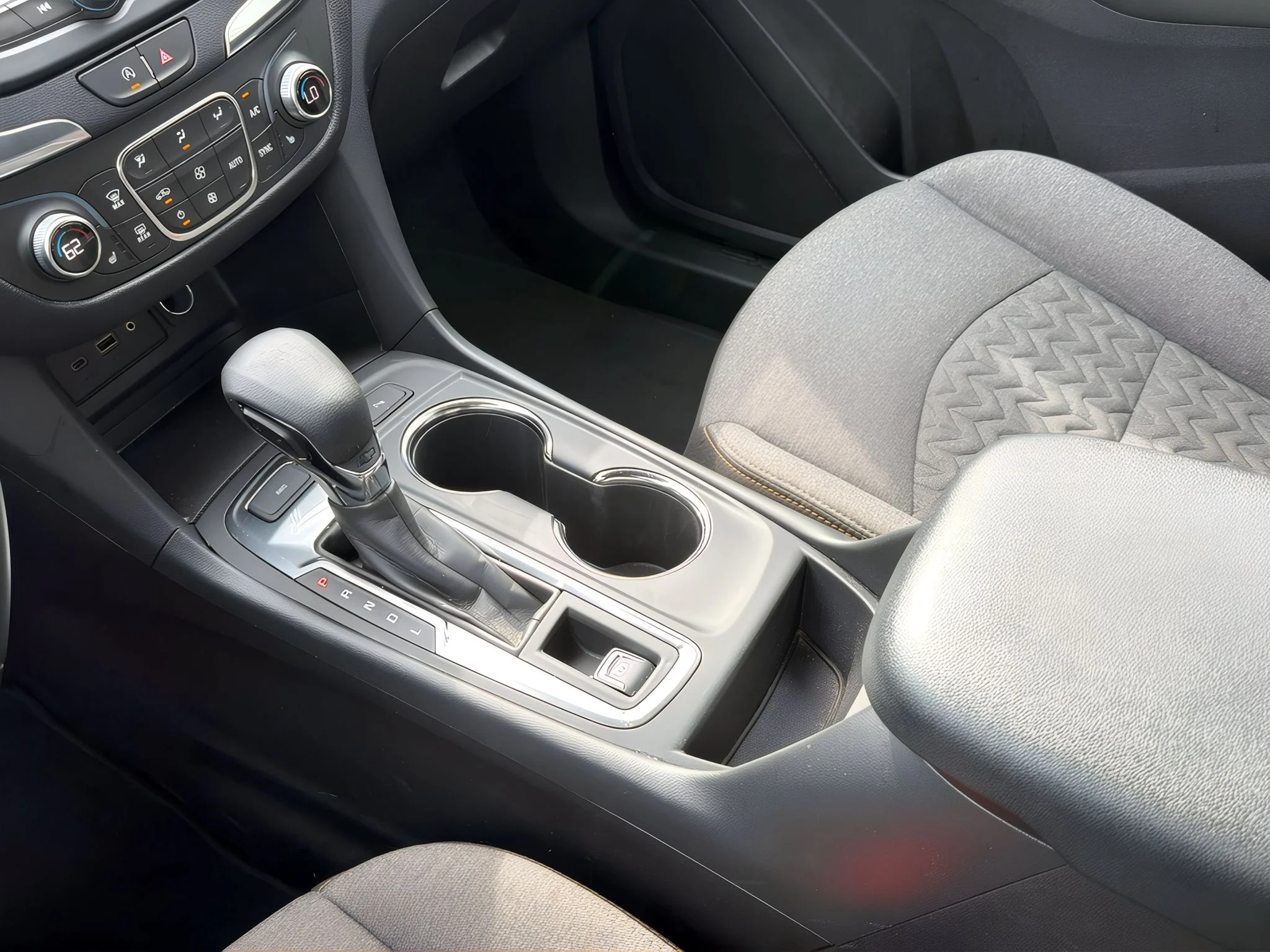 2024 Chevrolet Equinox LT - Photo 25