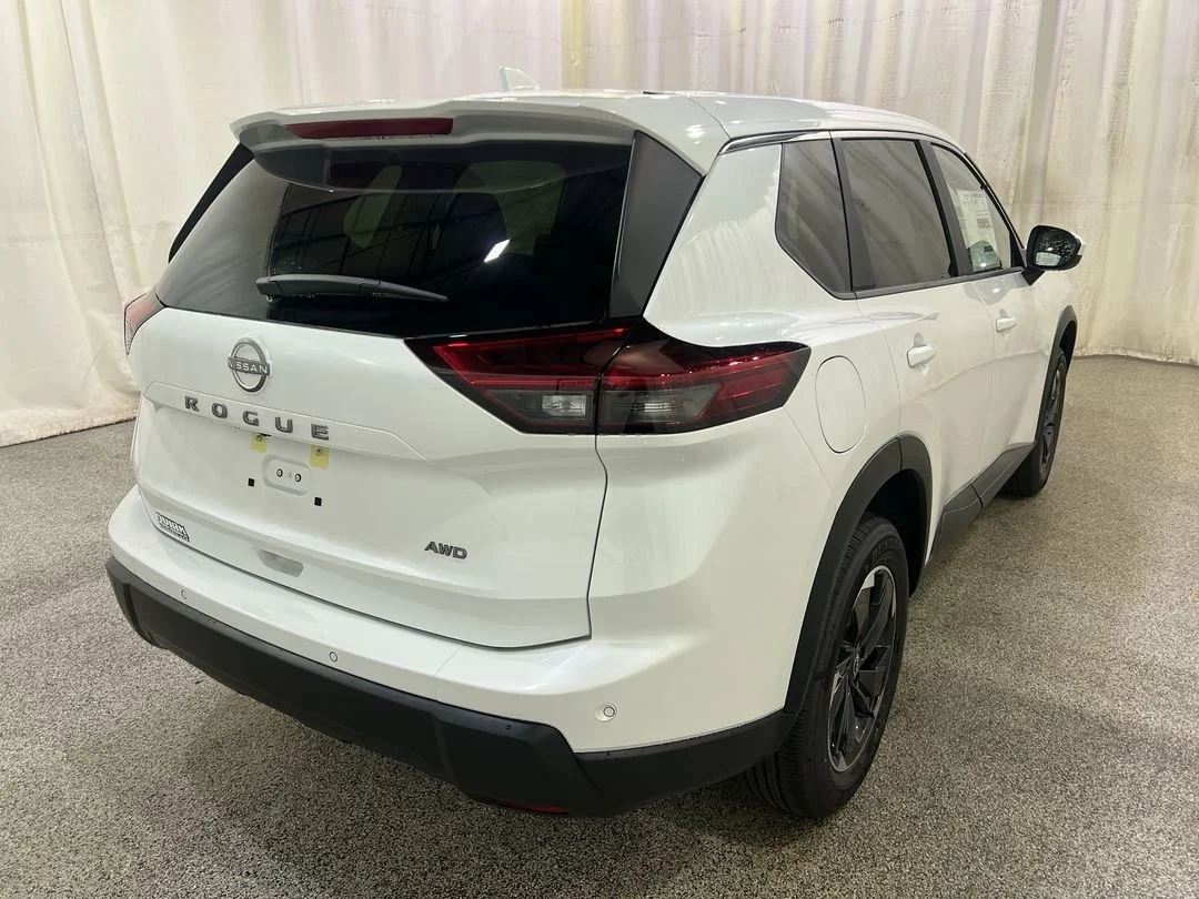 2026 Nissan Rogue SV - Photo 8