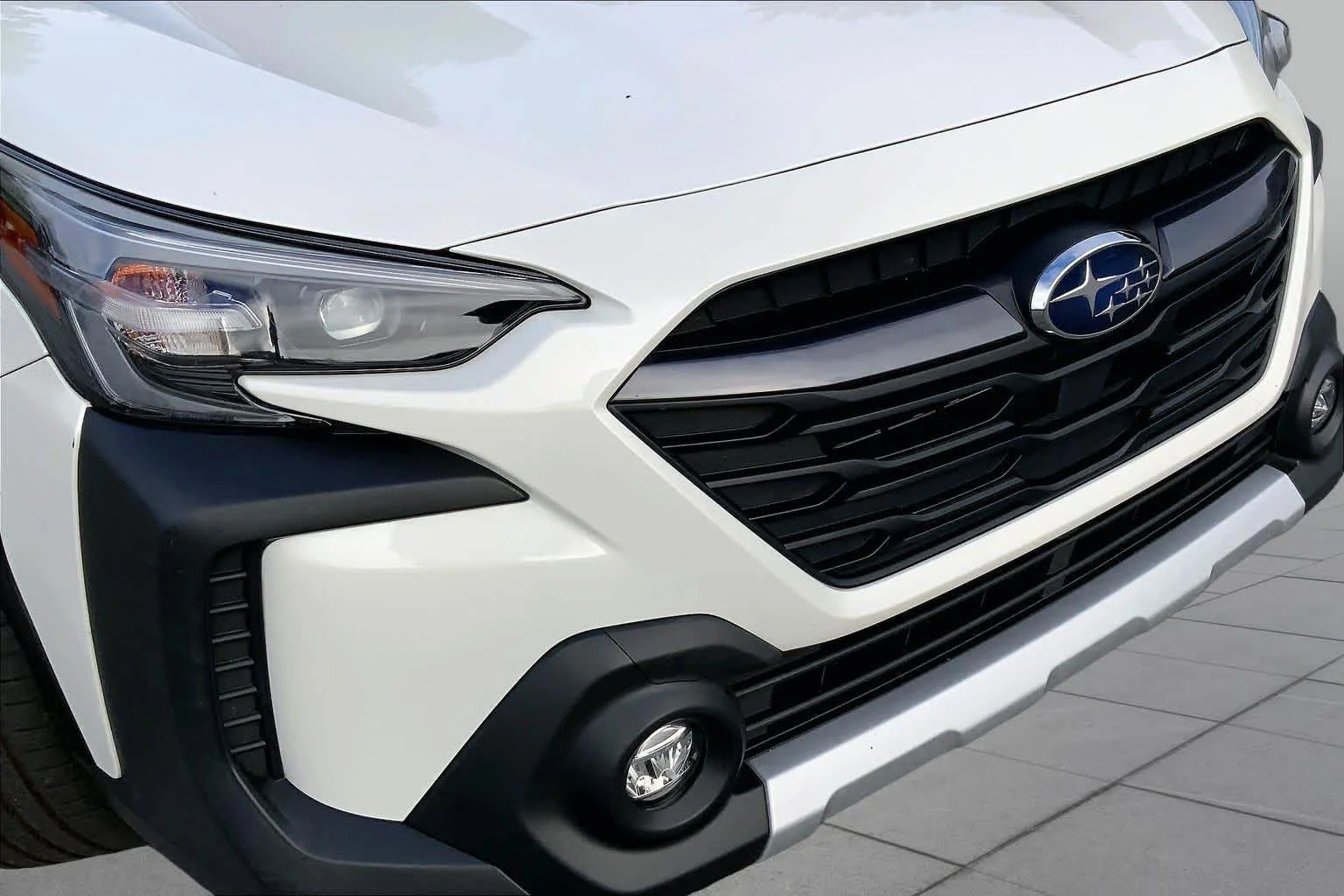 Used 2024 Crystal White Pearl Subaru Limited image 27