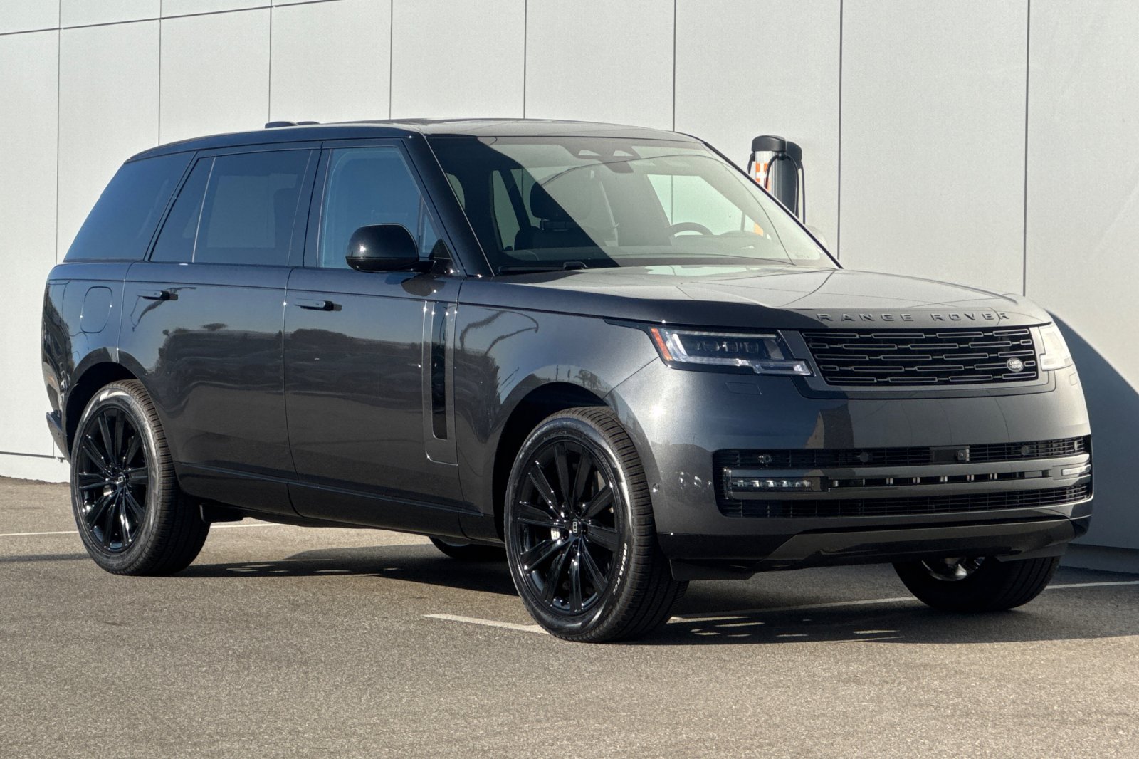 New 2027 Carpathian Grey Land Rover SE image 7