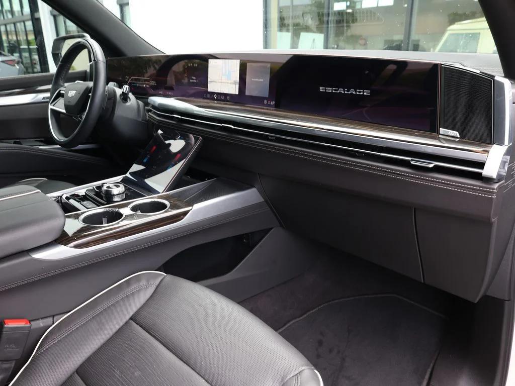 Used 2025 White Cadillac Premium image 25