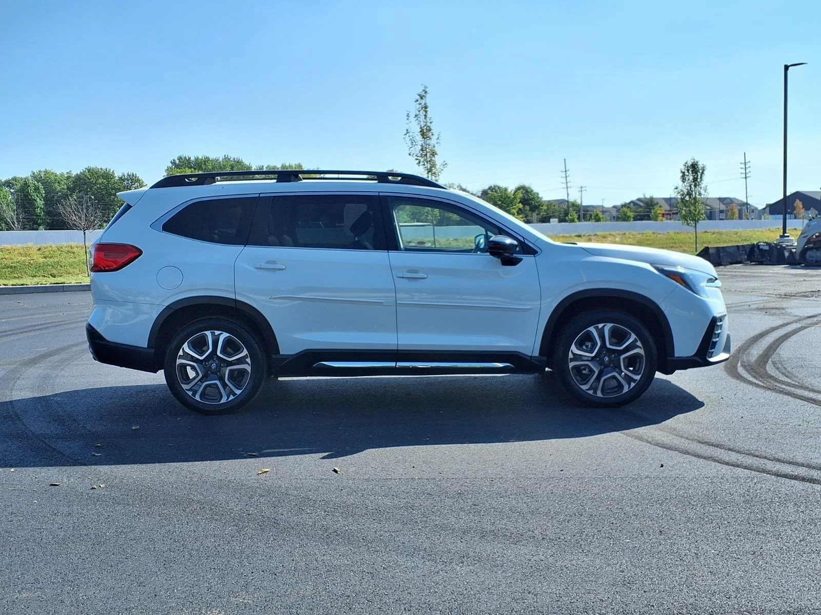 Used 2025  SUBARU UTILITY image 31