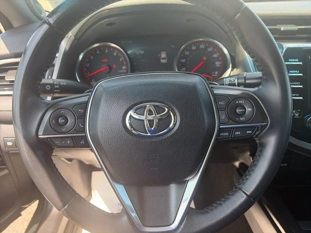 Used 2018 Black Toyota XSE V6 image 26