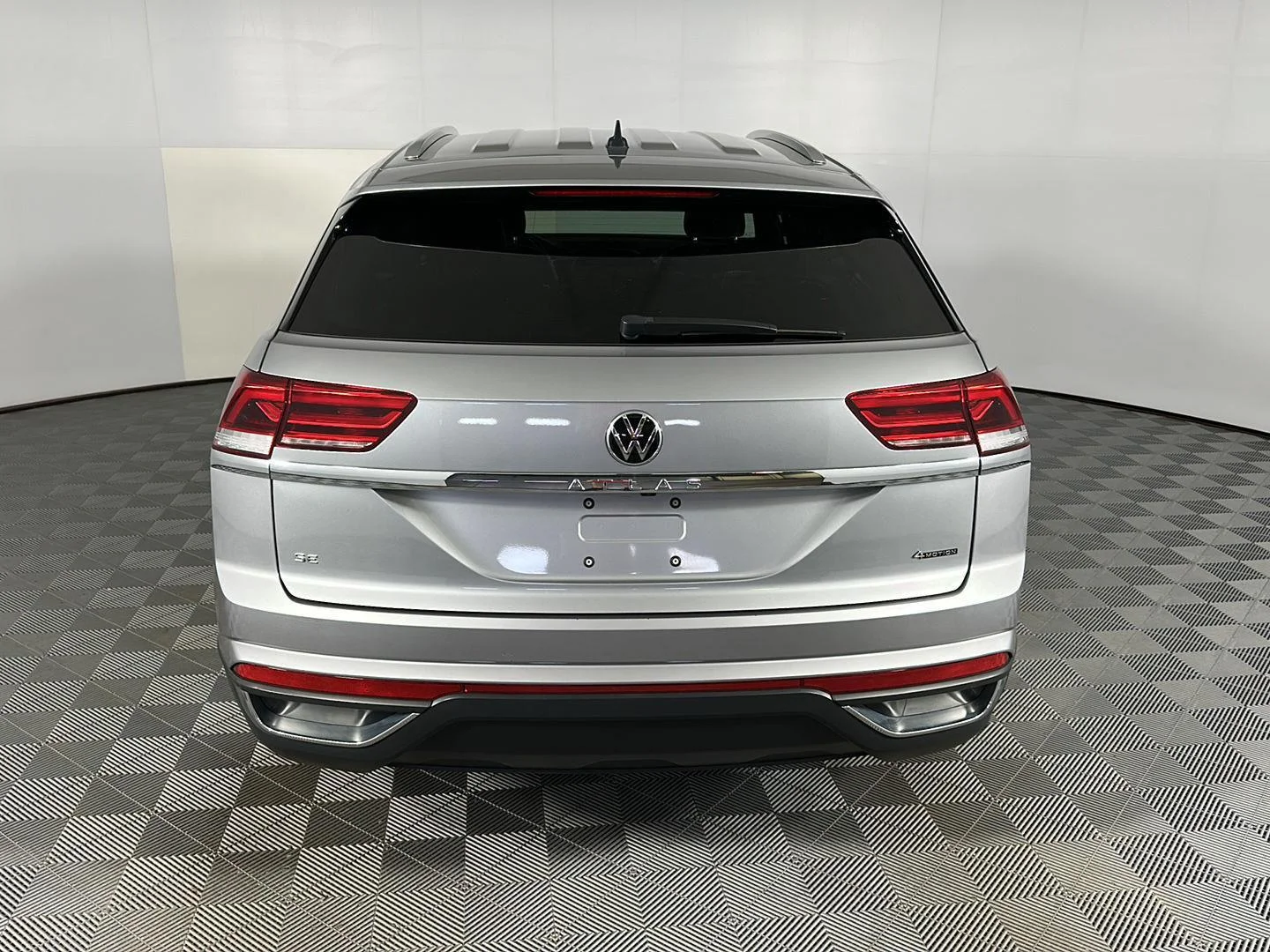 Used 2023 Pyrite Silver Metallic Volkswagen 2.0T SE image 9