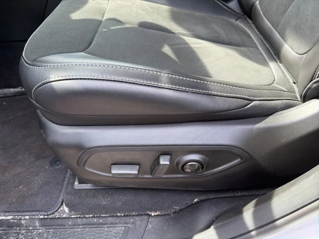 New 2026 White Jeep Altitude image 15