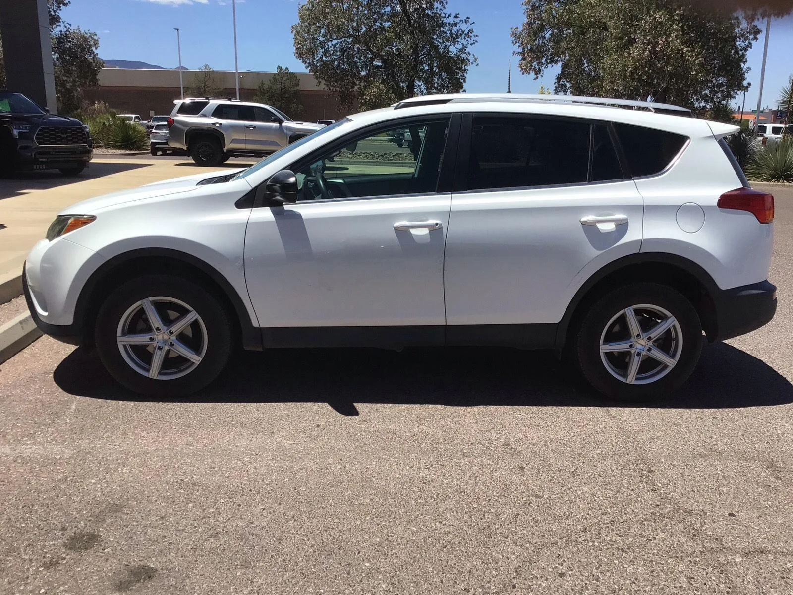 Used 2014 Toyota RAV4 LE with VIN 2T3ZFREV0EW129132 for sale in Sierra Vista, AZ