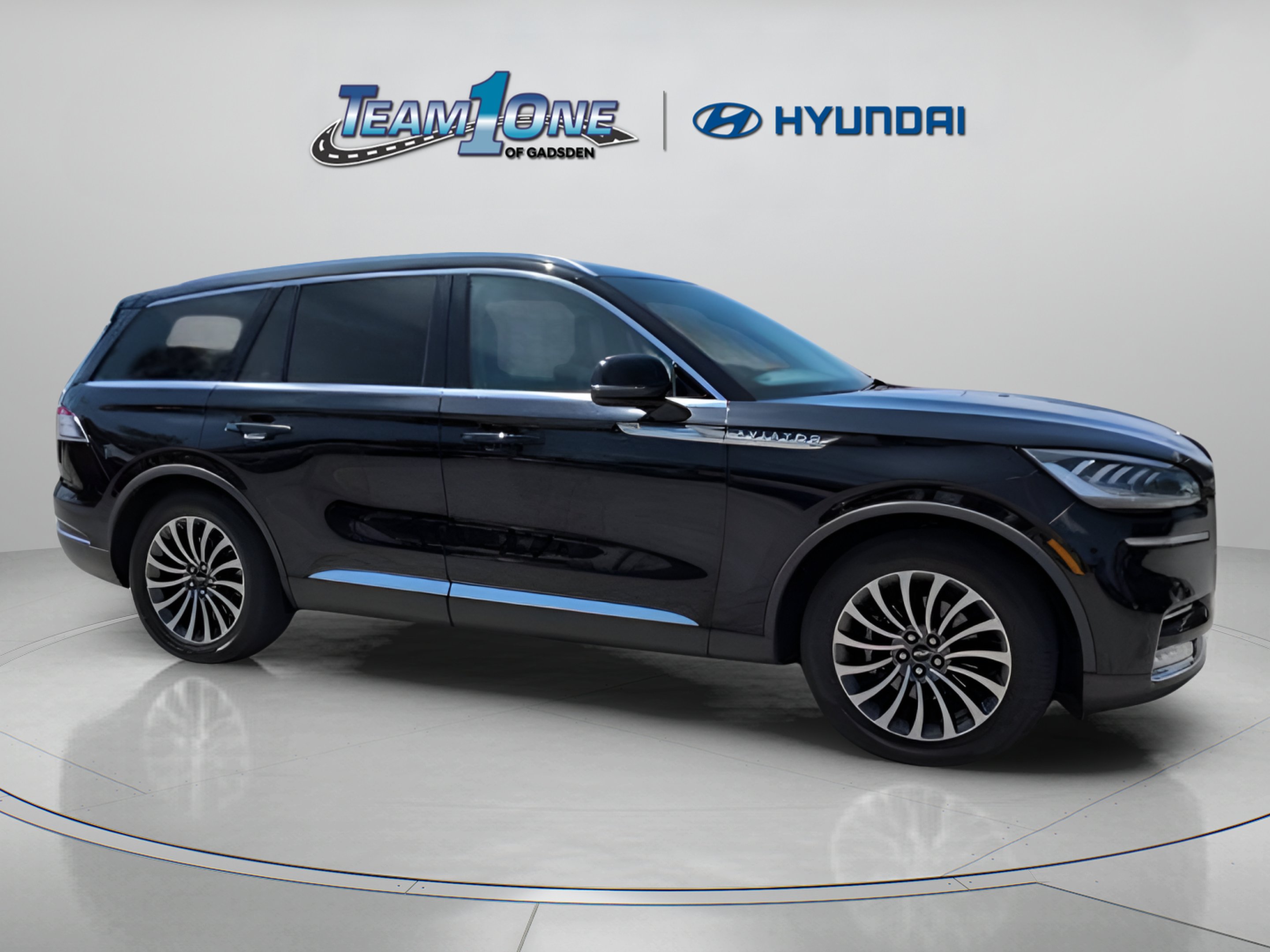 Used 2021 Black Lincoln Reserve image 2