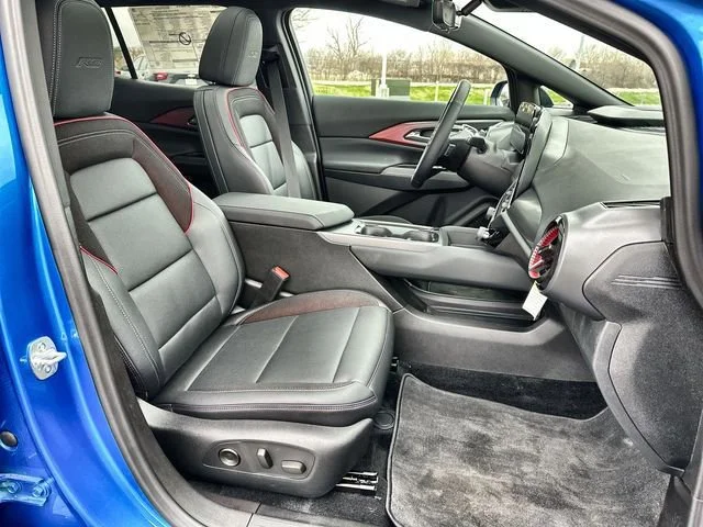 2025 Chevrolet Equinox EV RS - Photo 28