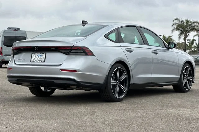 New 2026 Solar Silver Metallic Honda SE image 4