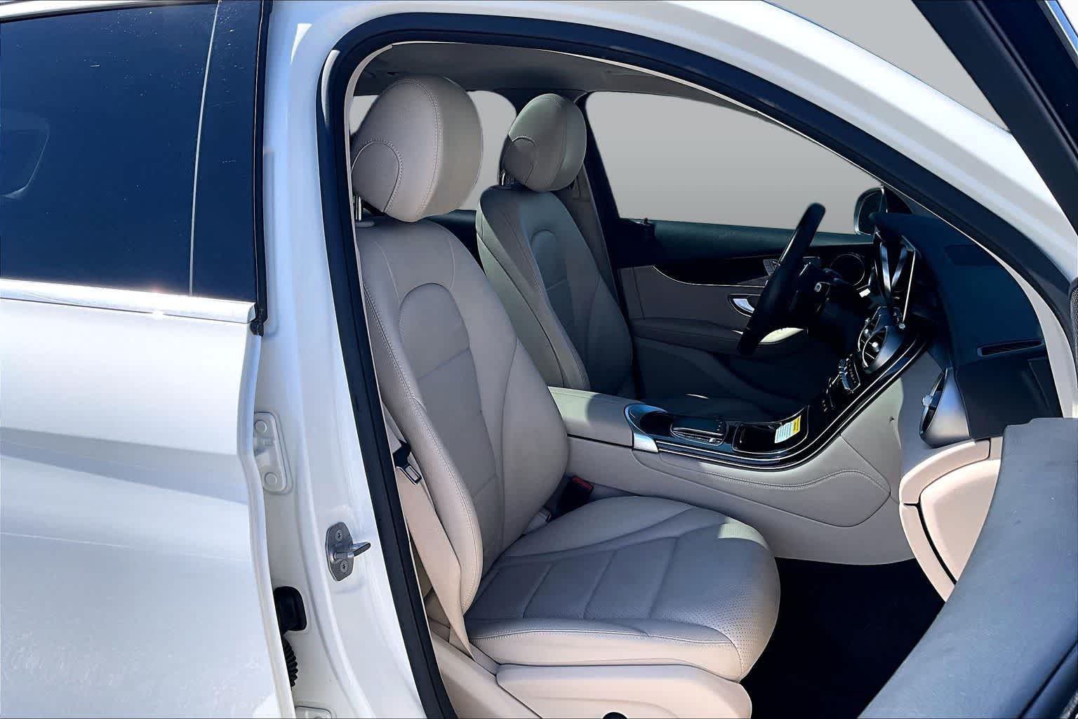 Used 2021 Polar White Mercedes-Benz GLC 300 image 17