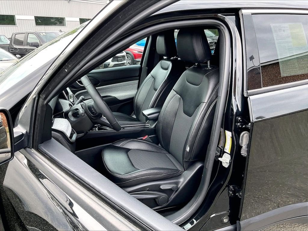 Used 2024 Black Jeep Latitude image 10