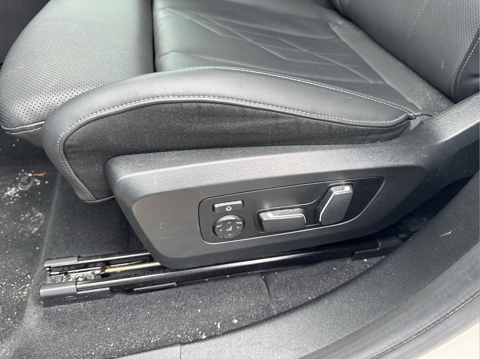 Used 2026 White Metallic BMW 30 xDrive image 8