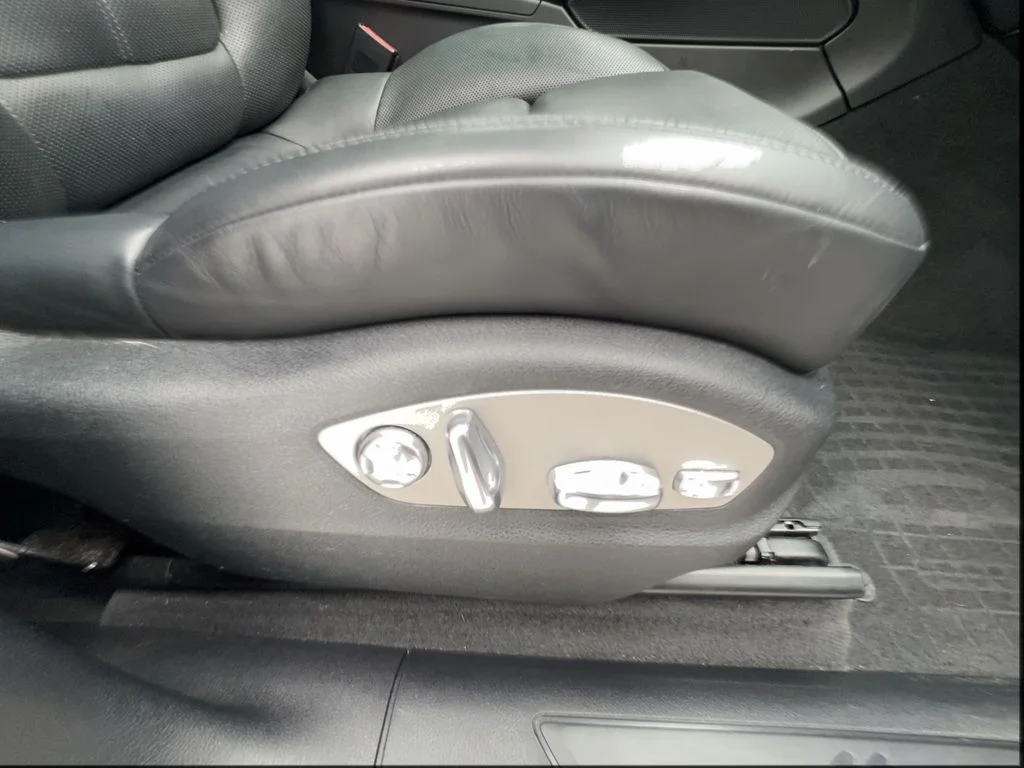 Used 2023 White Porsche Base image 33