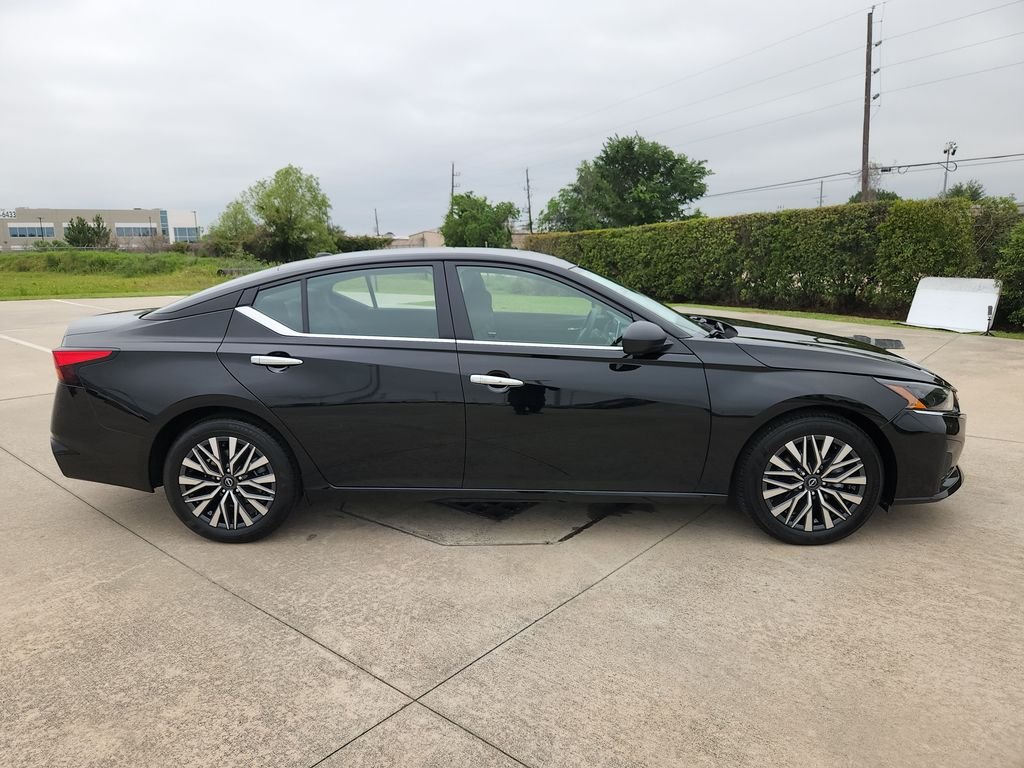 Used 2025 Black Nissan 2.5 SV image 4