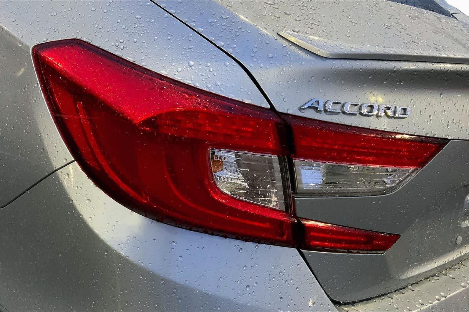 Used 2018 Lunar Silver Metallic Honda Sport 1.5T image 27