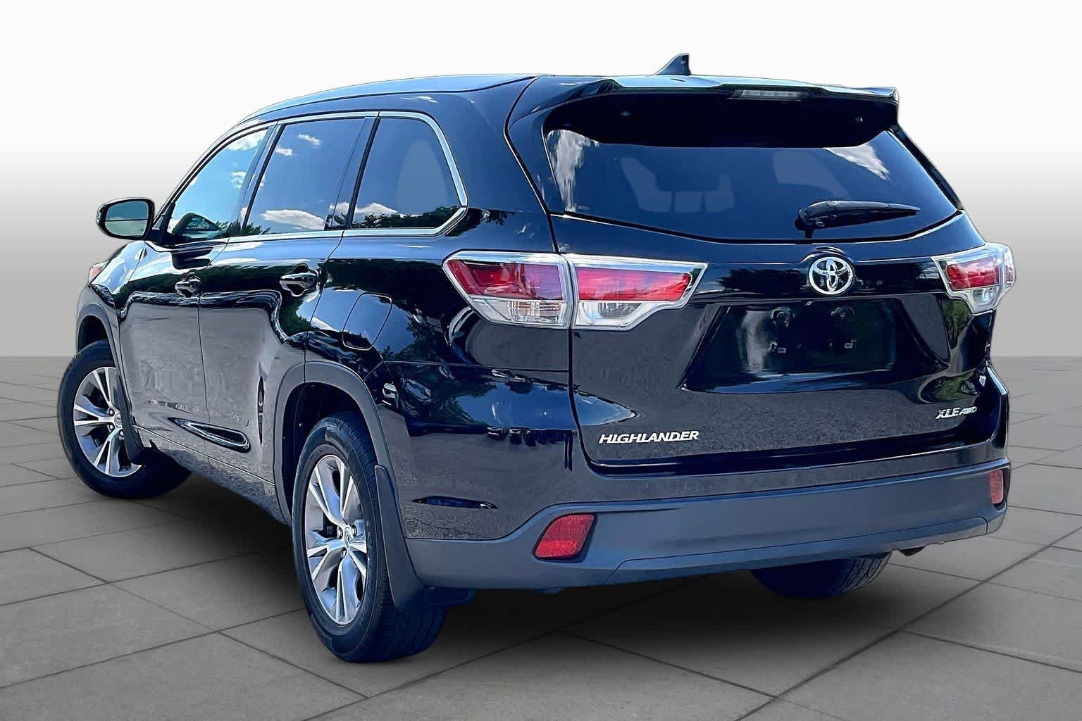 Used 2014 Attitude Black Metallic Toyota XLE image 13