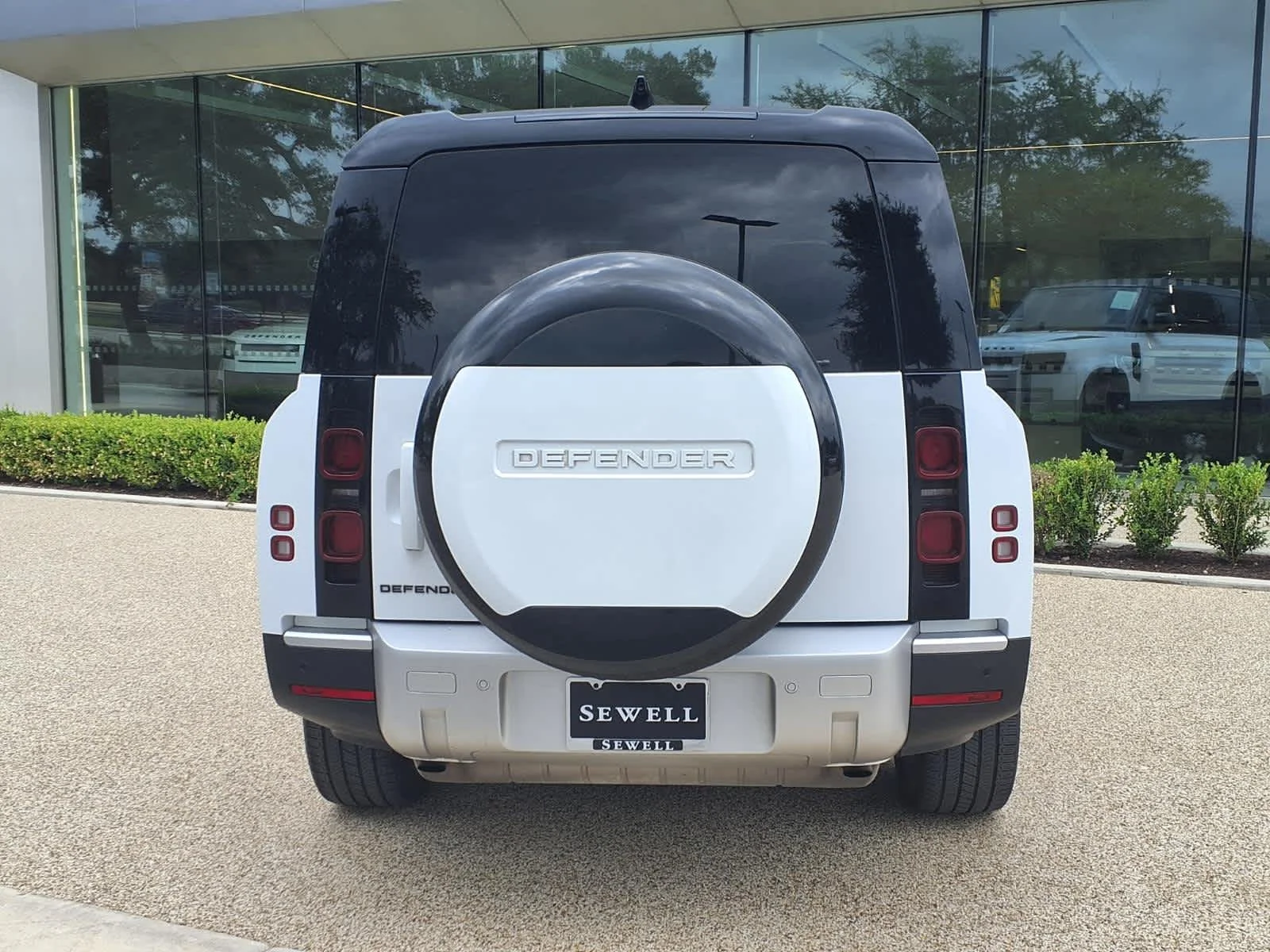 Certified Used 2024 Fuji White Land Rover S image 5