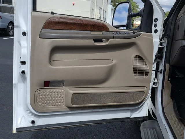 Used 2003  Ford Lariat image 15