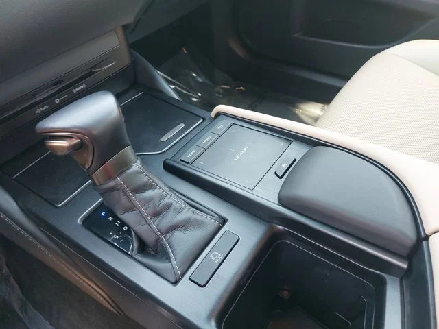 Used 2020 White Lexus 350 image 24