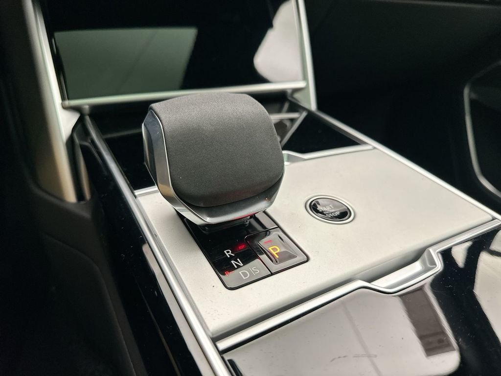 New 2026 Fuji White Land Rover SE image 12