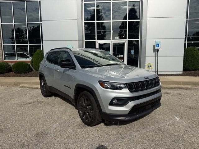 New 2026 Silver Zynith Metallic Clear-Coat Exterior Paint Jeep Latitude image 9