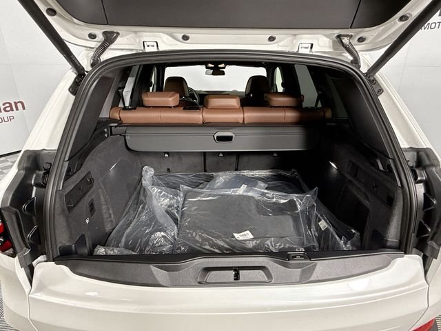 Used 2026 White Metallic BMW xDrive40i image 28