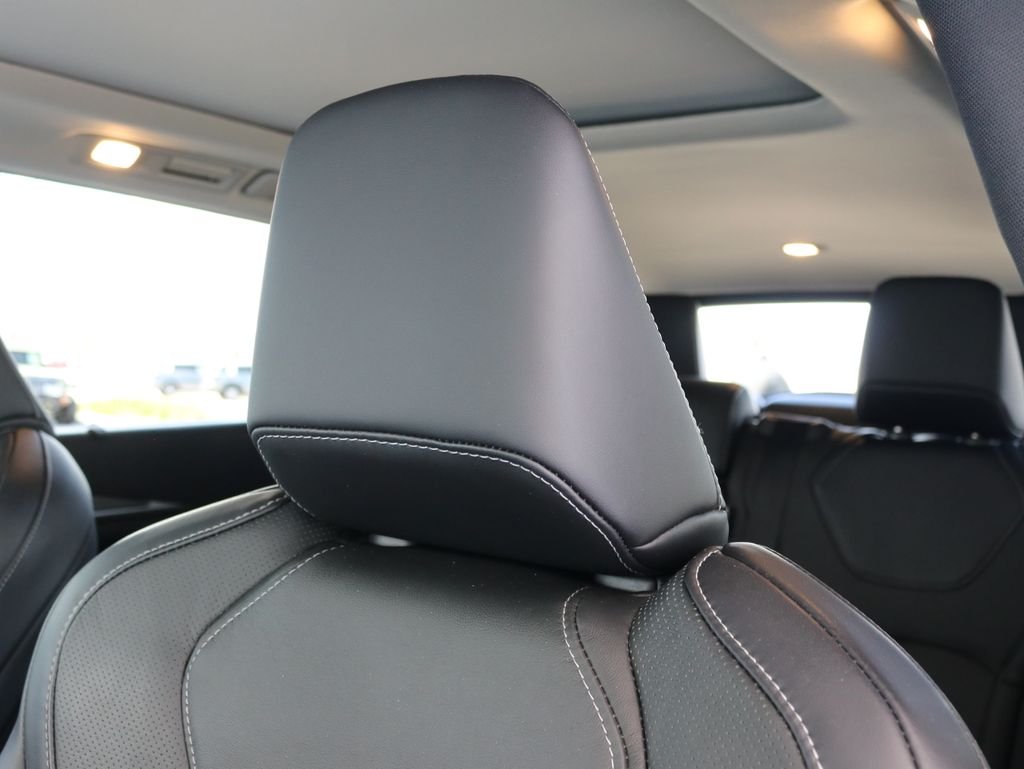 Certified Used 2023 Silver INFINITI LUXE image 26
