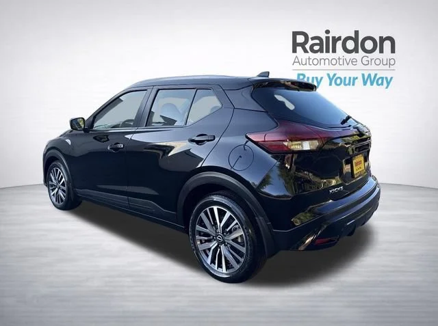 Used 2023 Super Black Nissan SV image 5