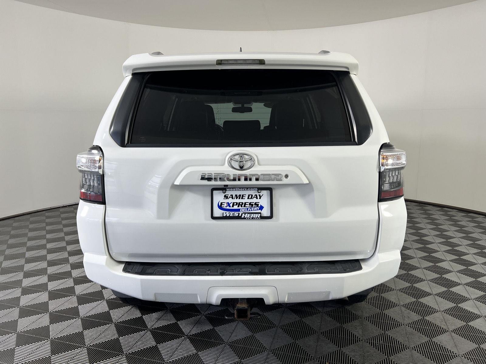 Used 2017 Super White Toyota SR5 Premium image 4