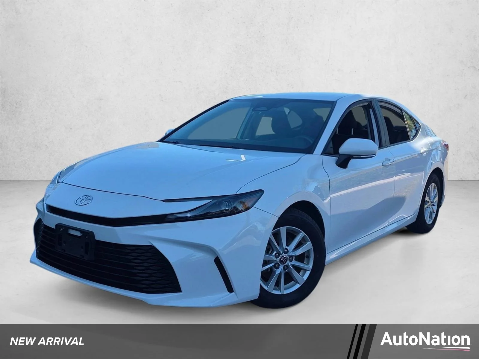 Used 2025 Ice Cap Toyota LE image 1