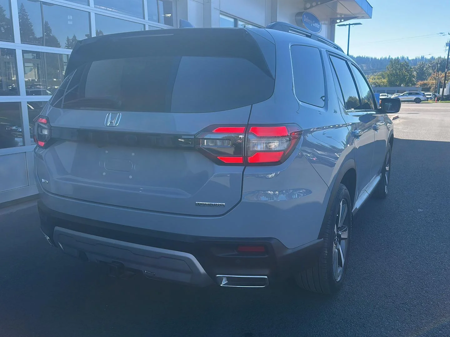 Used 2025 Sonic Gray Pearl Honda Touring image 4
