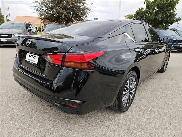 Used 2025 Super Black Nissan SV image 4