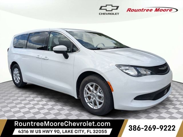 2023 Chrysler Voyager LX's photo