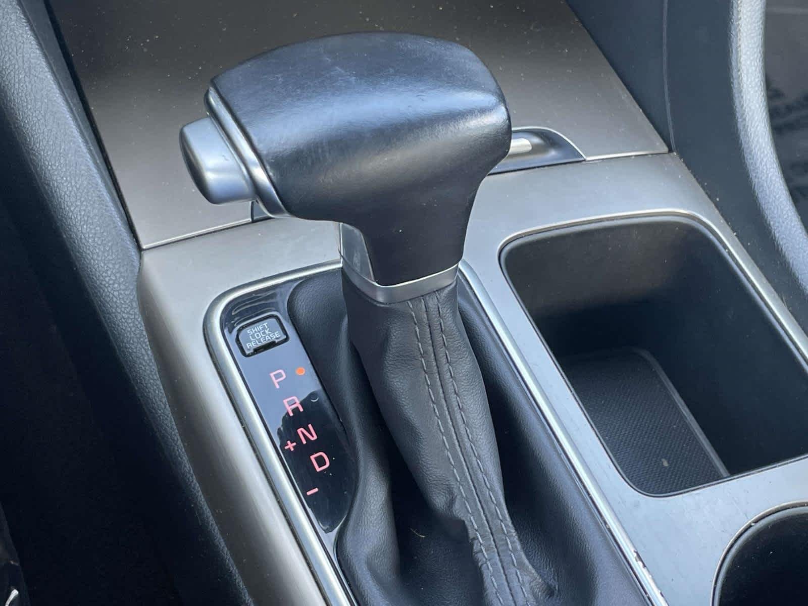 Used 2019 Snow White Pearl Kia SX image 35