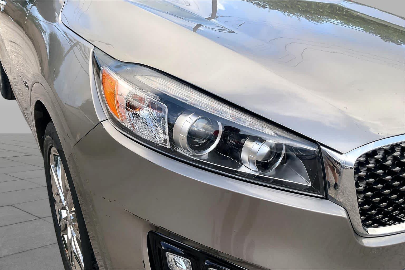 Used 2016 Titanium Silver Kia SXL image 28