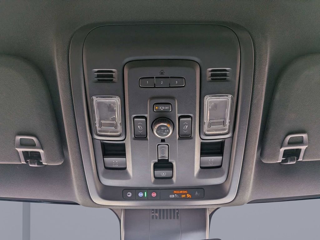 Used 2023 Silver GMC AT4 image 27