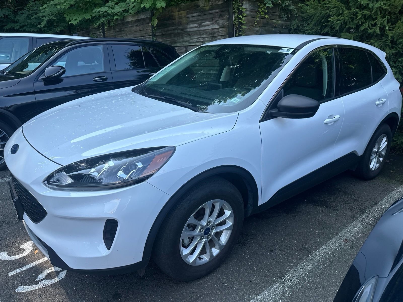 Used 2022 White Ford SE image 1