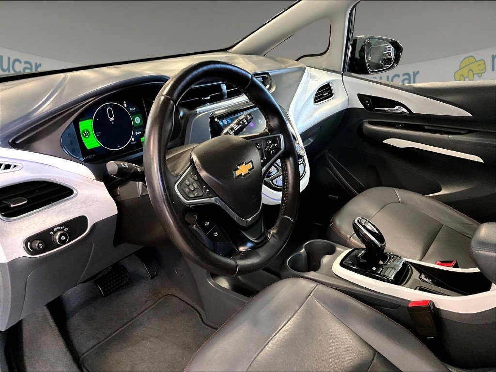 Used 2018 Gray Chevrolet Premier image 8