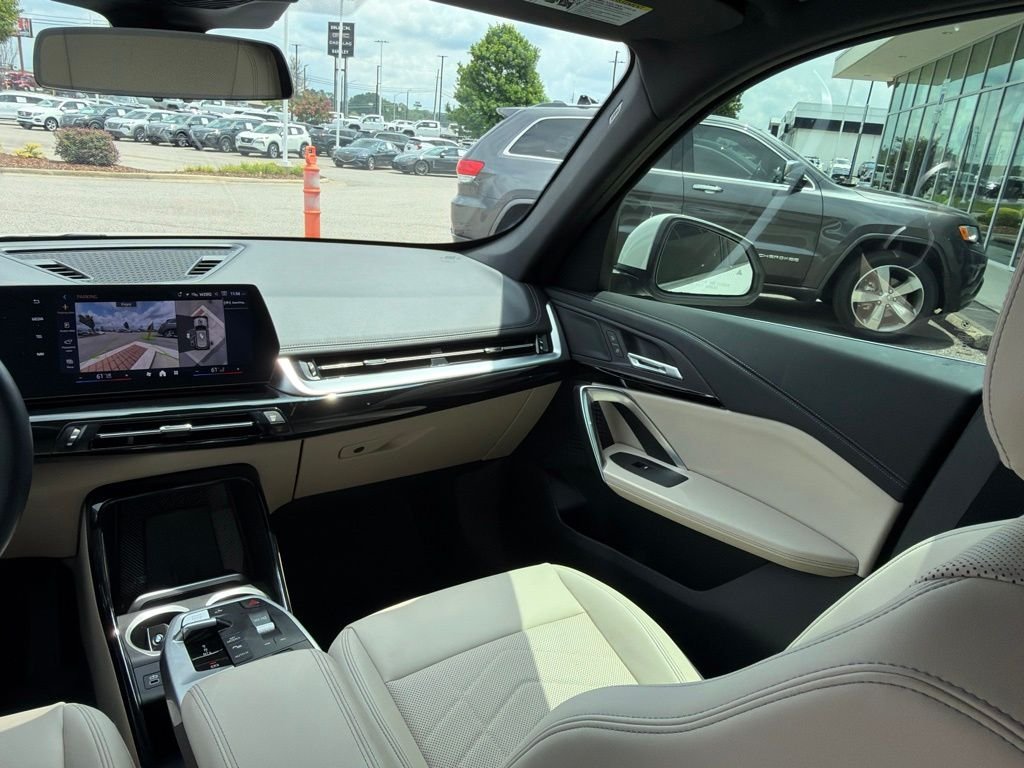 Used 2025 White BMW xDrive28i image 29