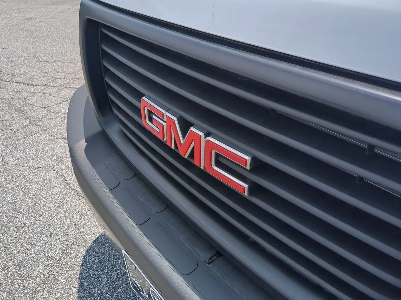 New 2025 Summit White GMC Work Van image 27