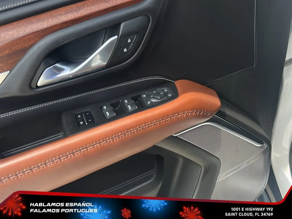 Used 2023 White Frost Tricoat GMC Denali Ultimate image 11