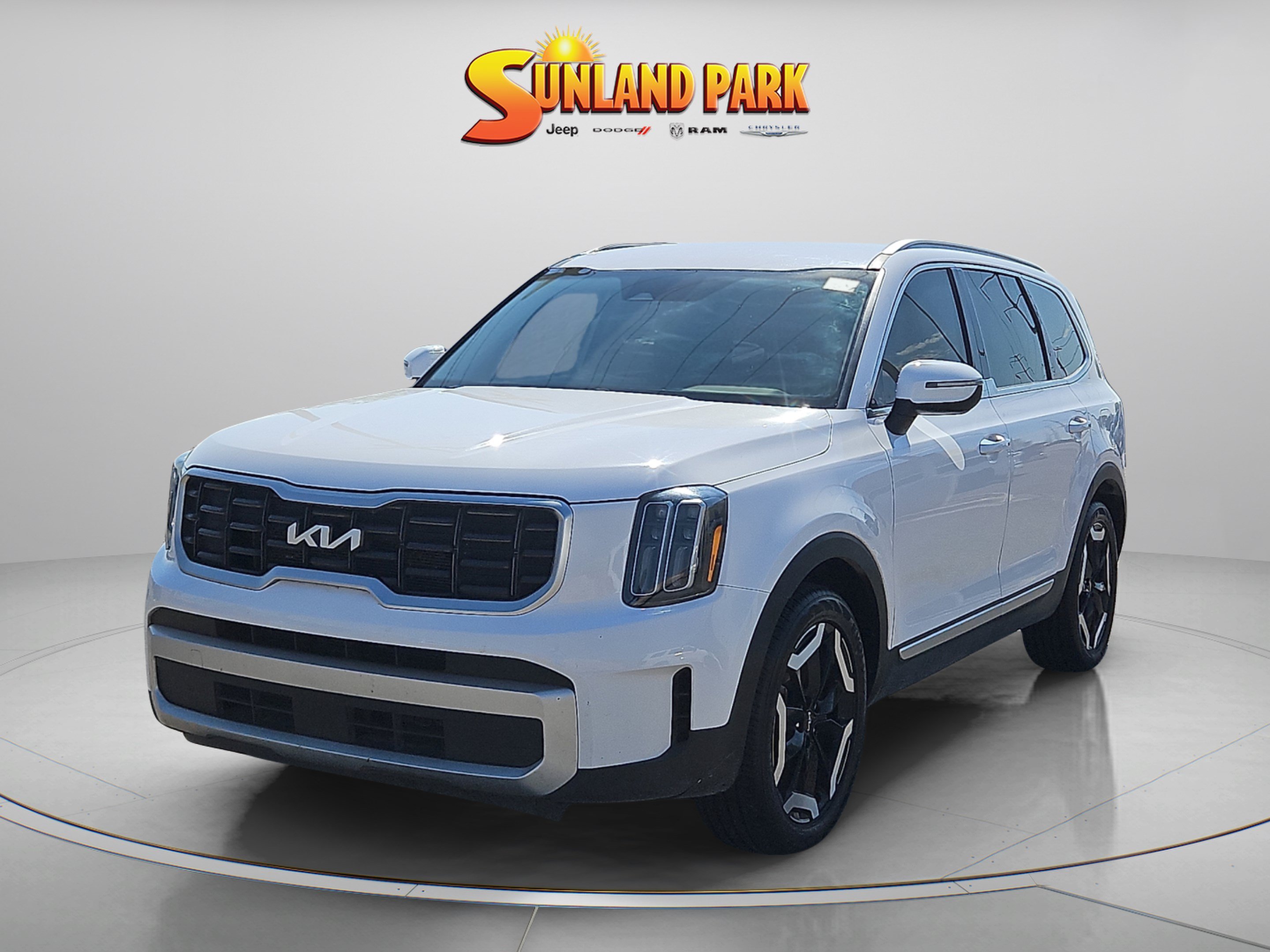 Used 2024 Glacial White Pearl Kia S image 2