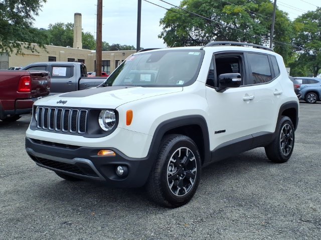 Used 2023 White Jeep Latitude image 9