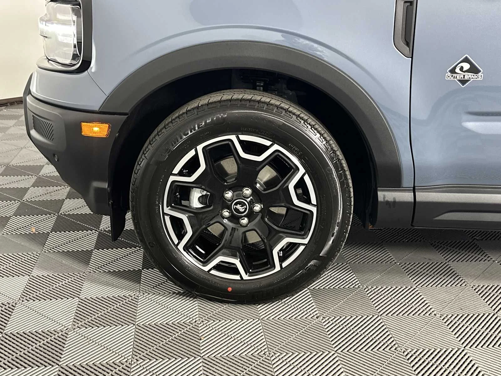 New 2026 Azure Gray Metallic Tri-Coat Ford Outer Banks image 13