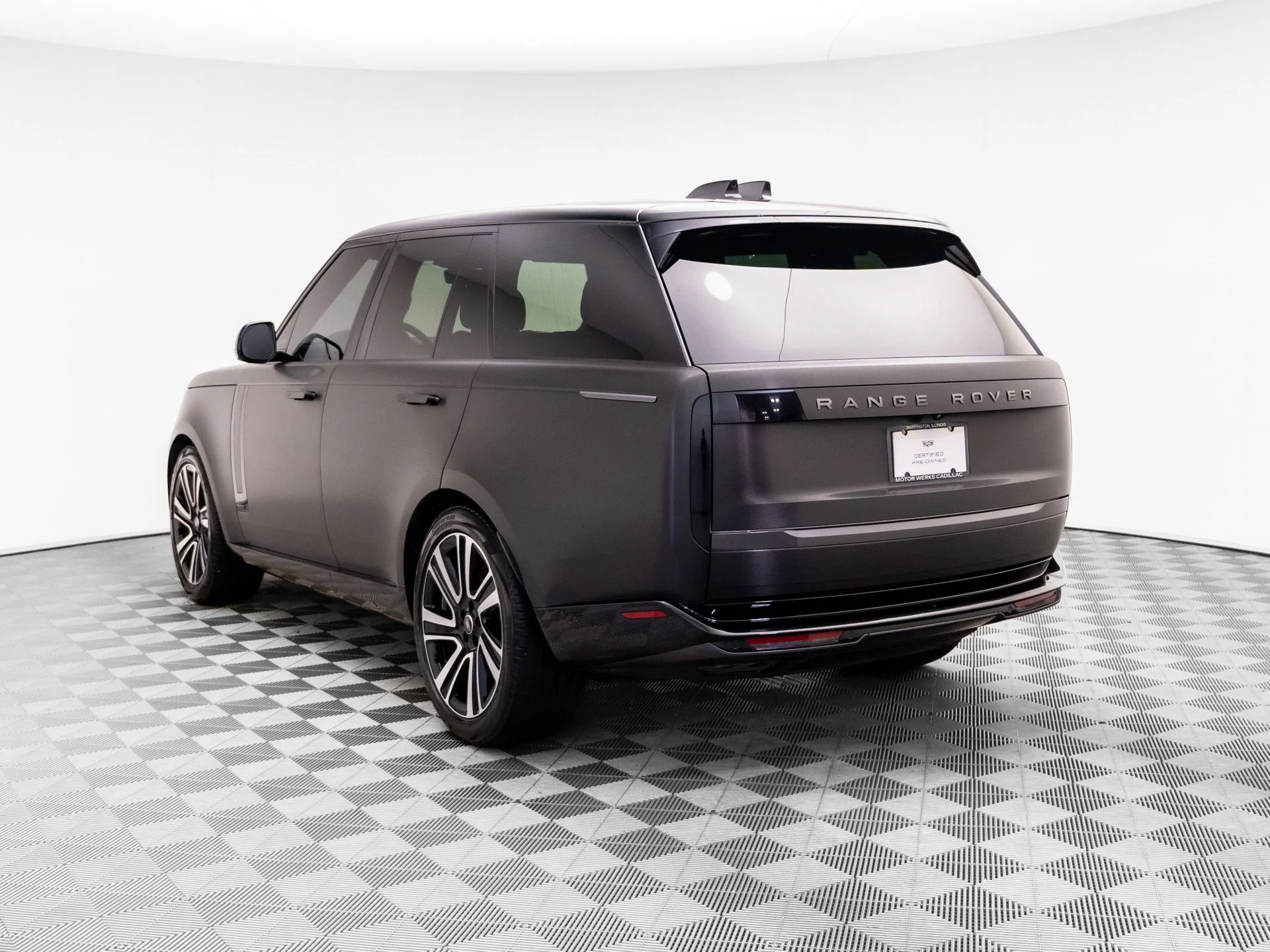 Used 2023  Land Rover Autobiography image 3