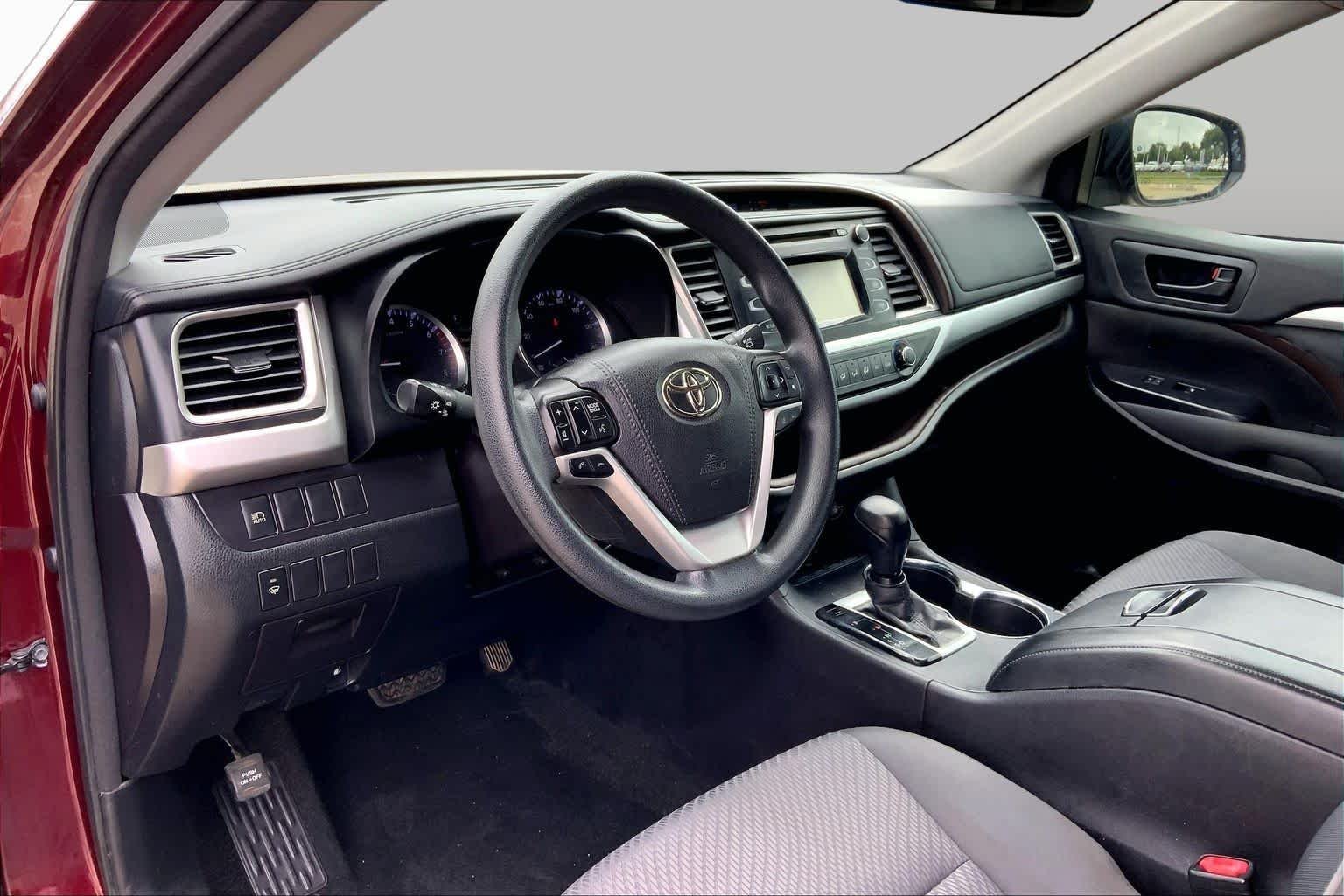 Used 2018 Ooh La La Rouge Mica Toyota LE image 17
