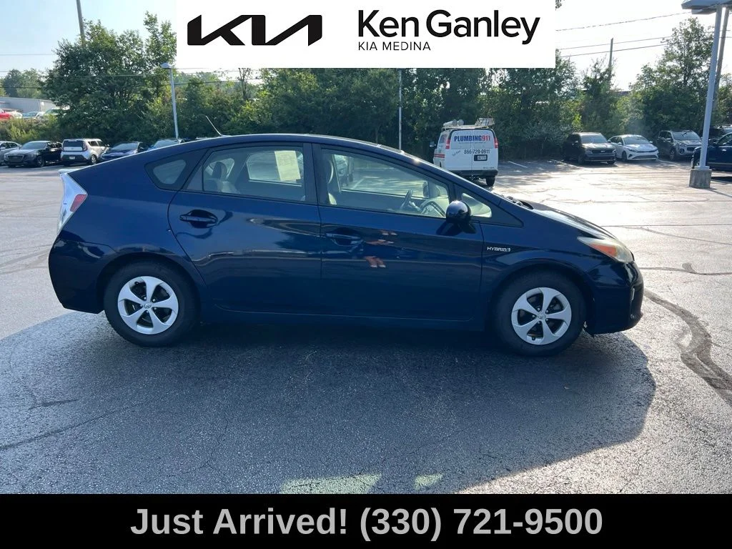 Used 2013 Blue Toyota Three image 4