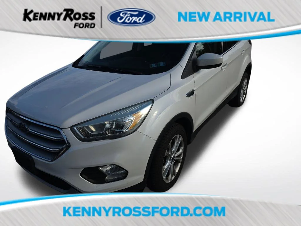 Used 2017 White Platinum Clearcoat Metallic Ford SE image 1